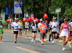关于马拉松赛场再起风云:塞外赤兔队读秒绝平东海火箭队,新援首秀制胜临场应变见真章的信息 关于马拉松赛场再起风云:塞外赤兔队读秒绝平东海火箭队,新援首秀制胜临场应变见真章的信息