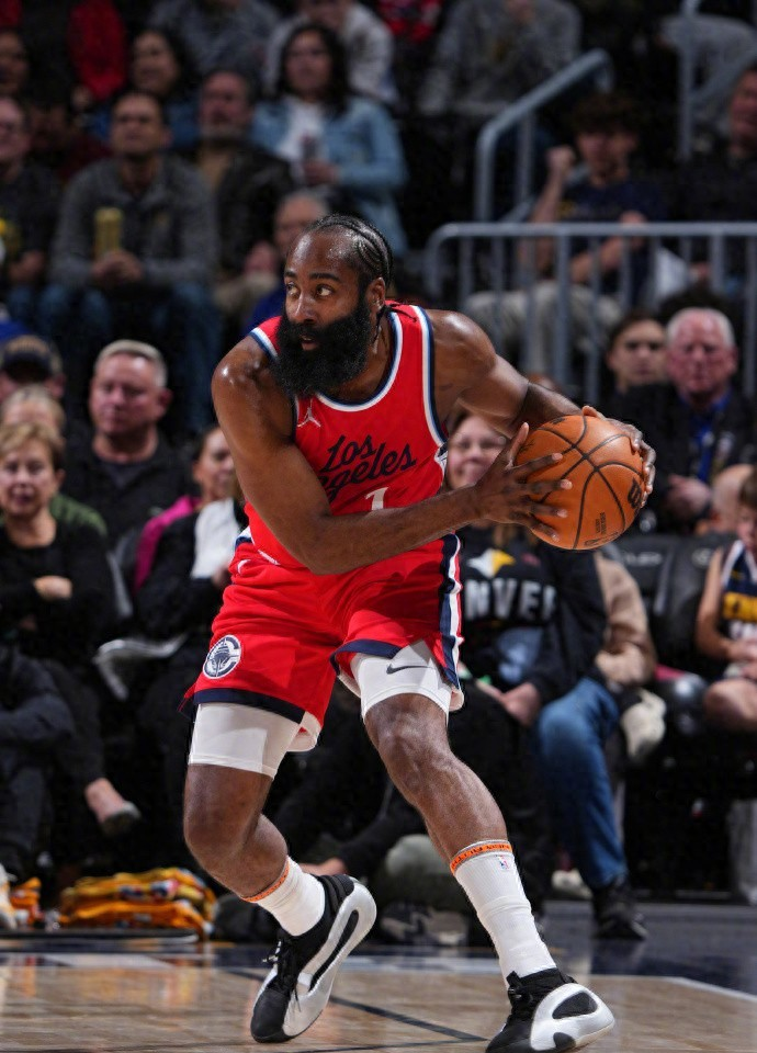 九游体育 -欧篮联赛程吃紧，洛杉矶快船加时末段外线爆发，态度坚定，心理建设被强调的简单介绍